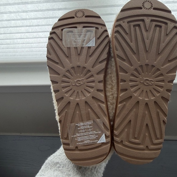 UGG Tasman Maxi Curly Slippers 7 - Picture 3 of 6